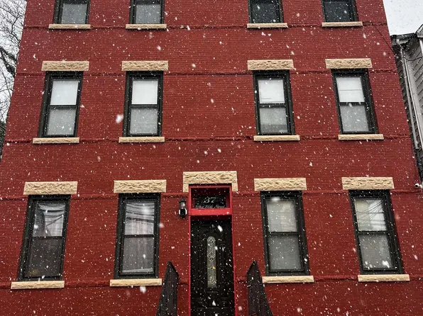 37 W 14th St, Bayonne, NJ 07002