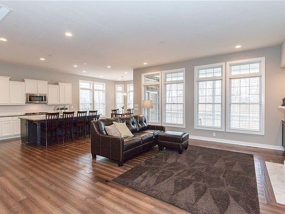 3rd image of 5269 Sweetwater Dr