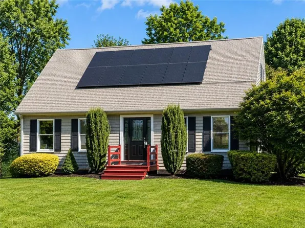 9 Michael Dr, Bristol, RI 02809