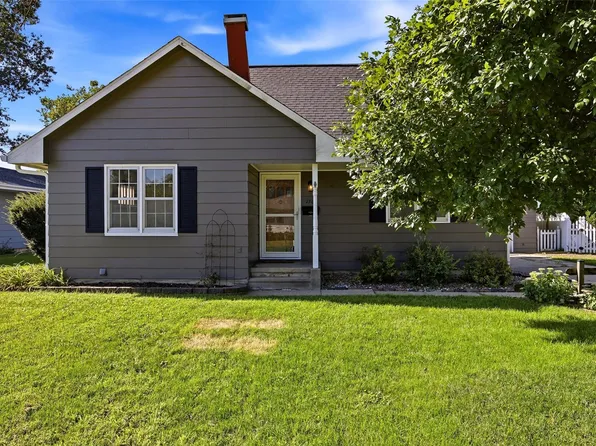 1565 Brockman Ave, Marion, IA 52302