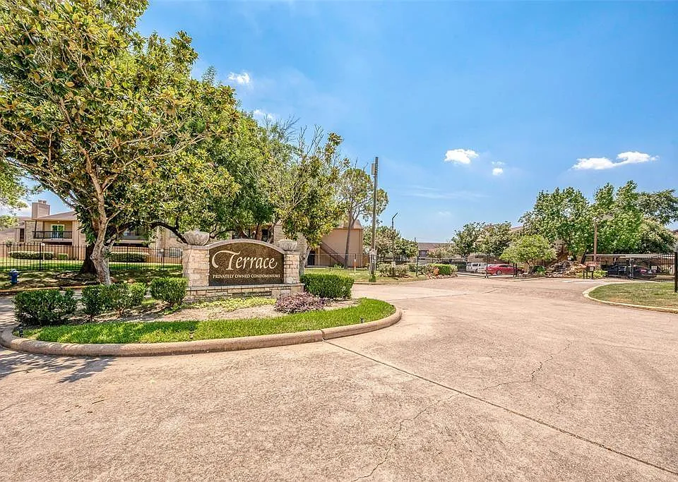 10555 Turtlewood Ct #1109