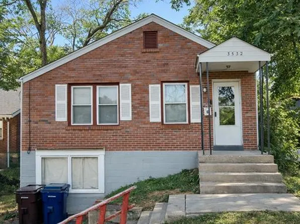 3532 Wismer Rd, Saint Ann, MO 63074