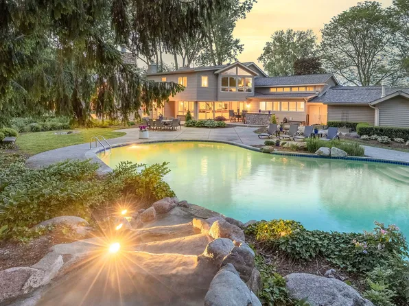 941 Charrington Rd, Bloomfield Hills, MI 48301