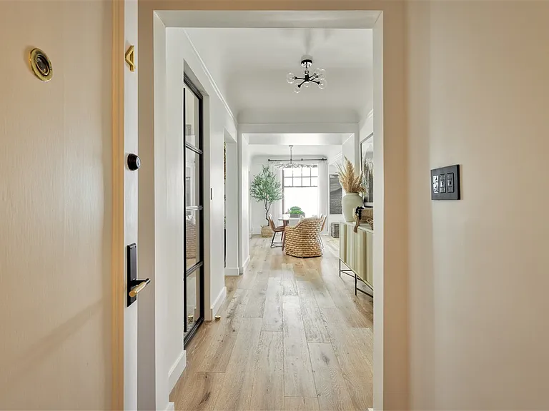 2145 Franklin St #4 — Photo 4