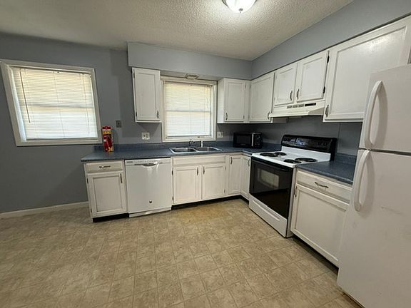 3rd image of 615 E Colorado Ave #B