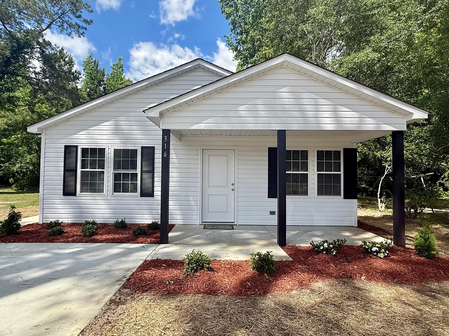 3 bed, 2.0 bath, 1064 sqft, $1,650 — Photo 1
