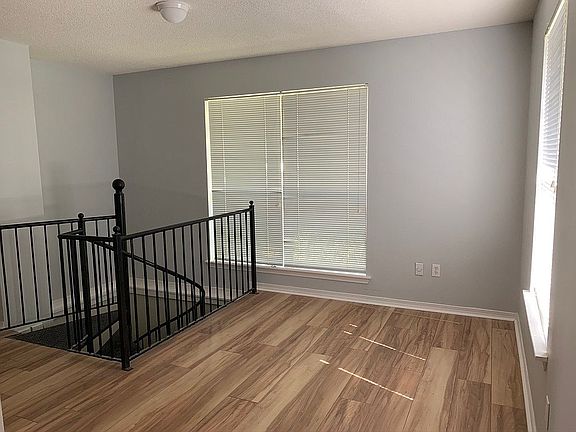5th image of 2218 Valle Escondido Dr
