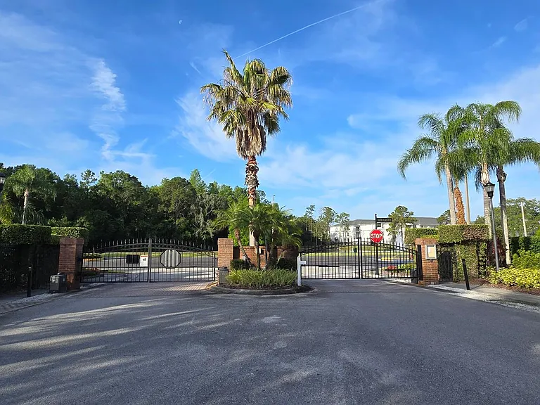 16302 Parkstone Palms Ct — Photo 35