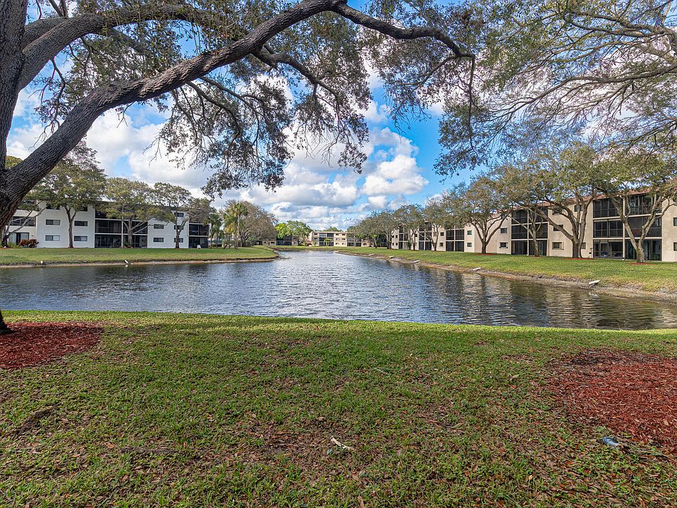 1st image of 15456 Pembridge Drive #111