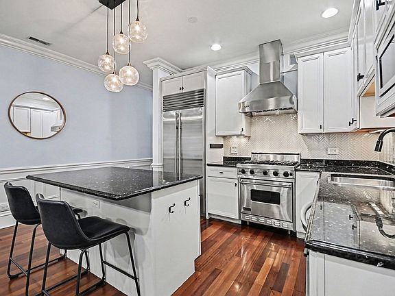 3rd image of 2222 W Belmont Ave Unit 202