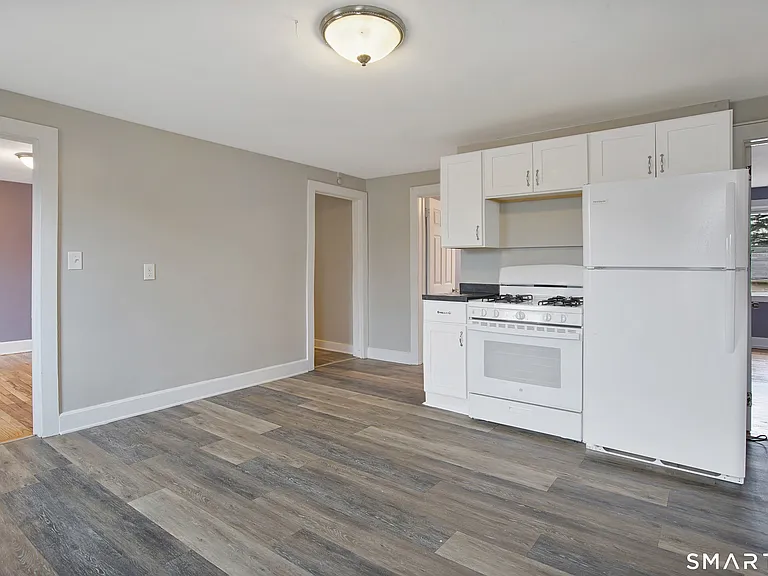 31 Tyler Ave #2 — Photo 3