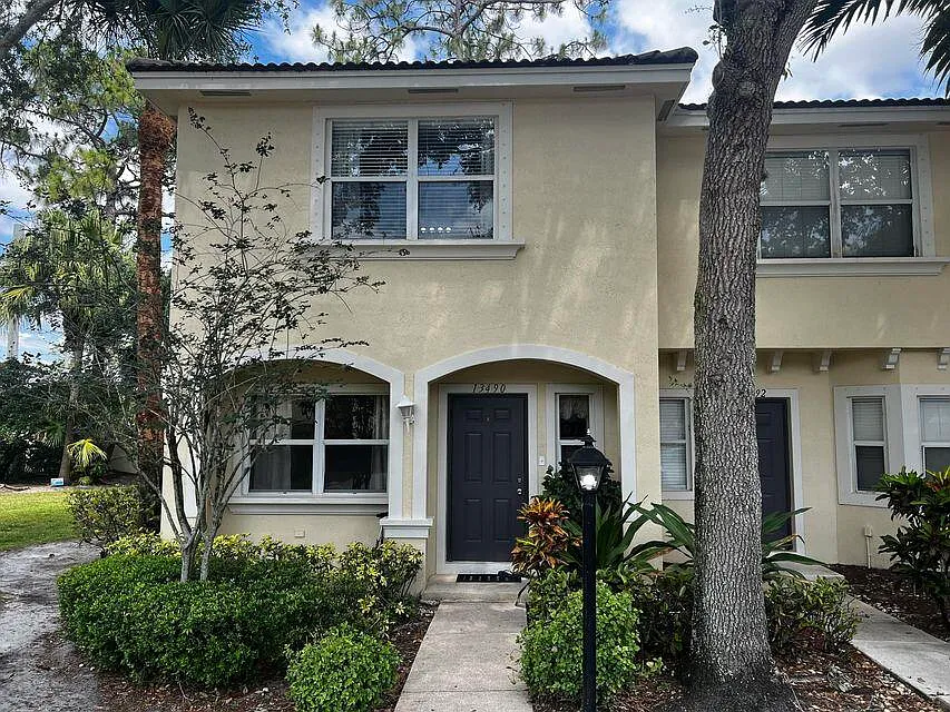 2 bed, 2.5 bath, 1062 sqft, $3,200 — Photo 1