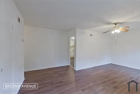 3 bed, 983 sqft, $1,750 — Photo 2