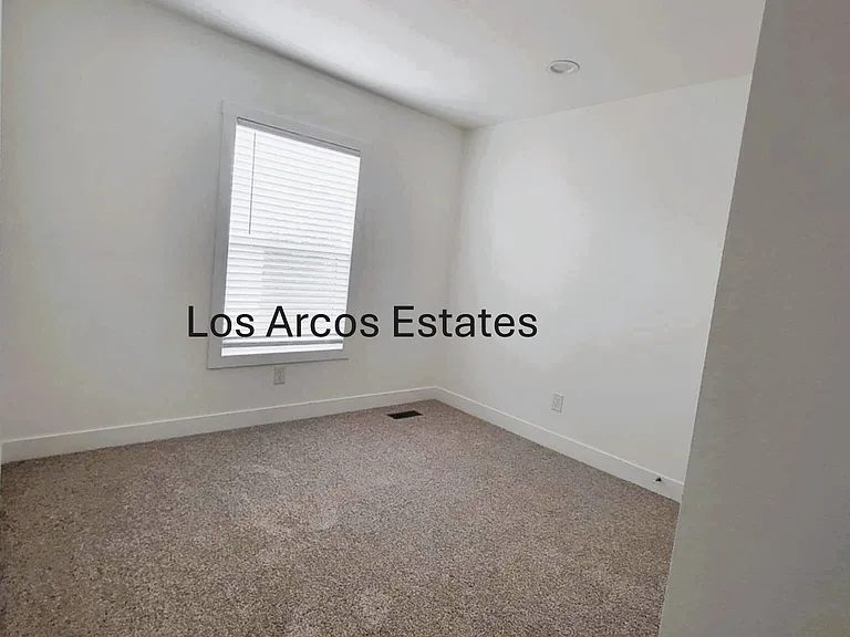 650 E Busby Dr #F — Photo 8