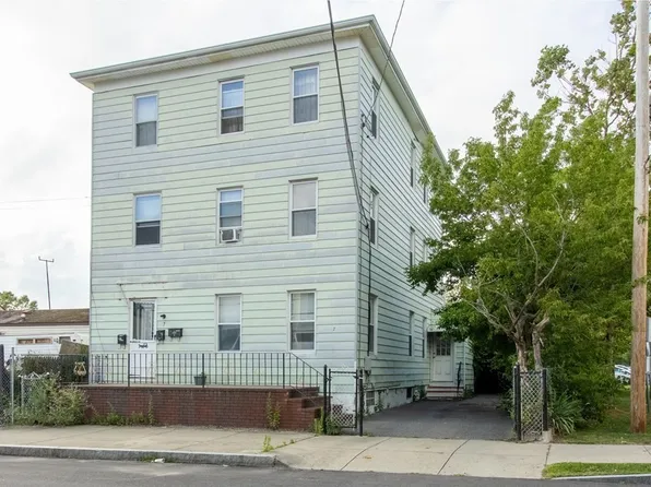 7 Phillips Ave, New Bedford, MA 02746