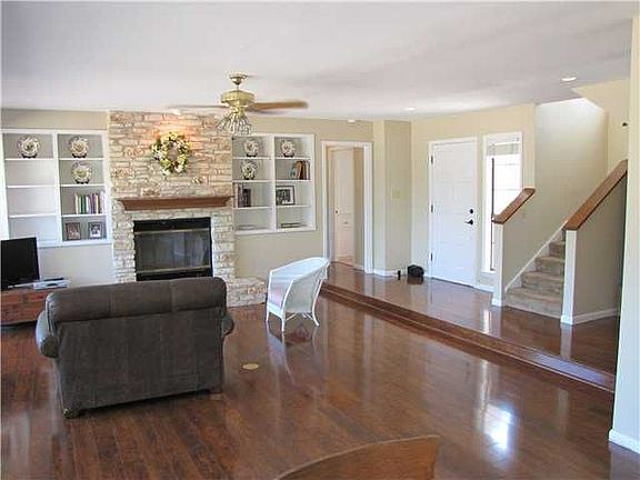4th image of 5019 Great Divide Dr