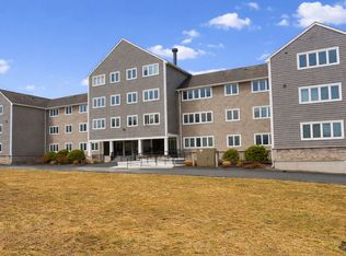 38 Dunham Rd APT 201, Beverly, MA 01915