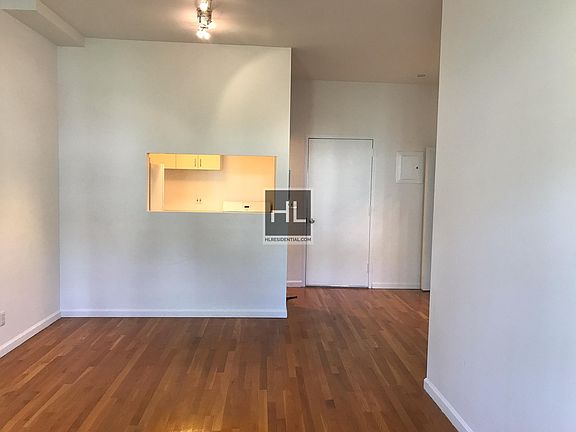 4th image of 189 Saint James Pl