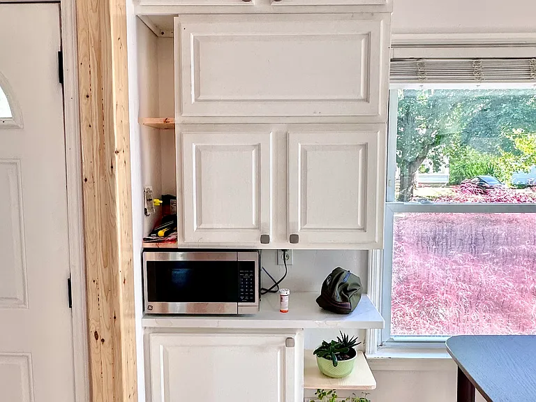 2404 Rowland Ave — Photo 10