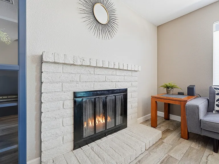 932 W Julie Dr — Photo 24