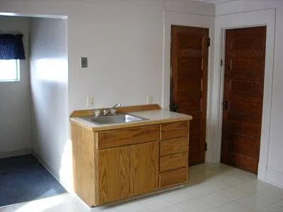 170 W Columbia St — Photo 4