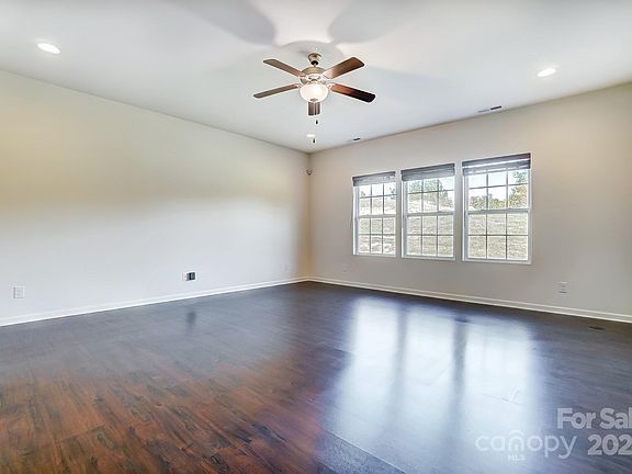 4th image of 3630 Creekside Dr
