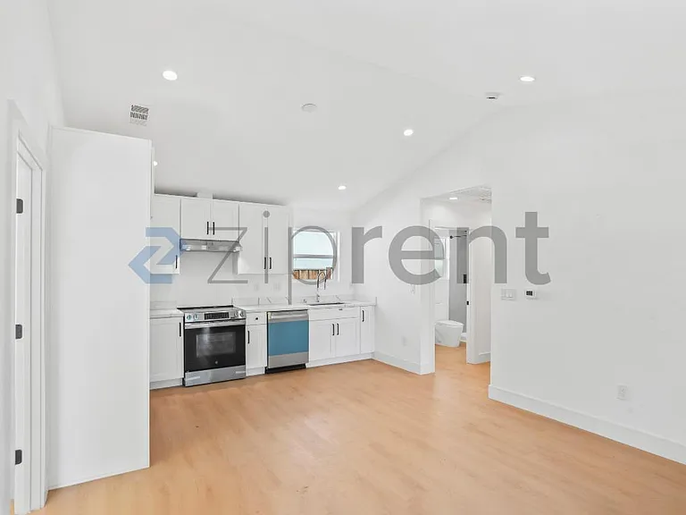 374 S 21st St #2 — Photo 10