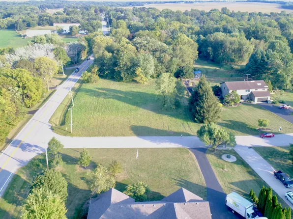 48 Shagbark Ln, Newark, IL 60541