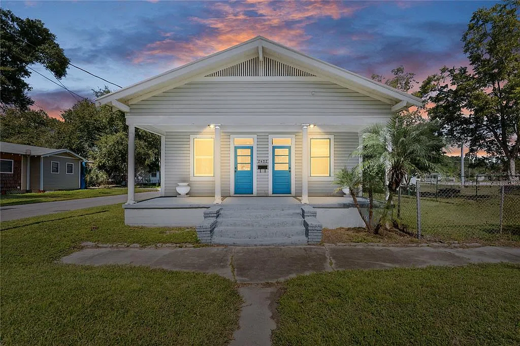 2 bed, 1.0 bath, 1148 sqft, $1,995 — Photo 1