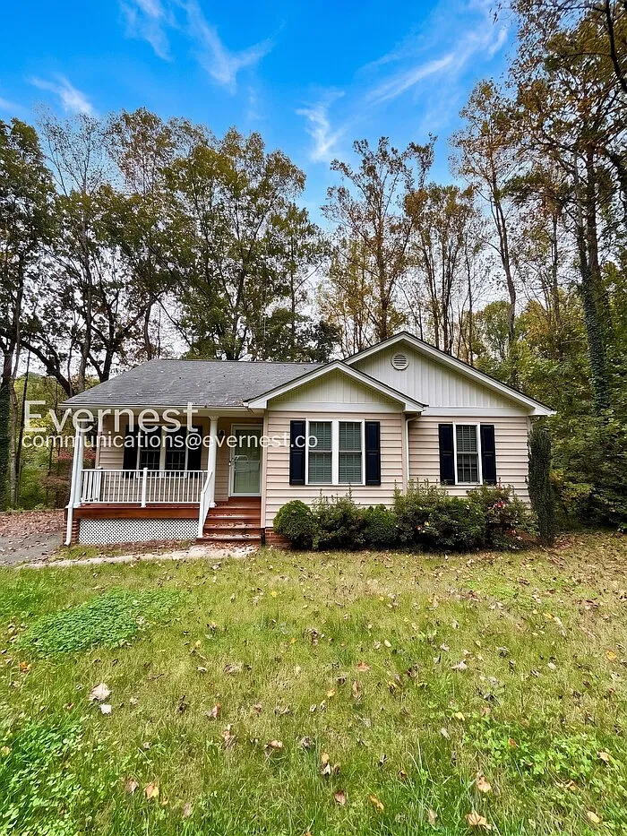 3 bed, 2.0 bath, 1196 sqft, $2,100 — Photo 1