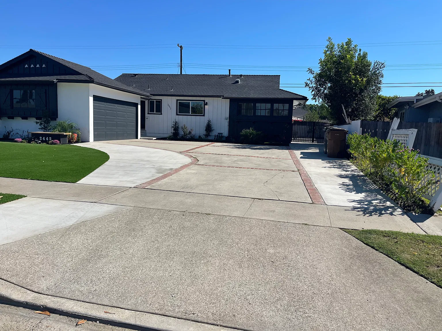 2442 Balfour Ave — Photo 2