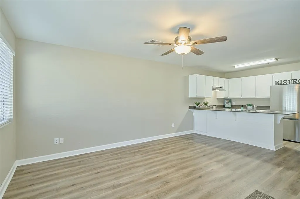 2 bed, 1.5 bath, 660 sqft, $950 — Photo 3