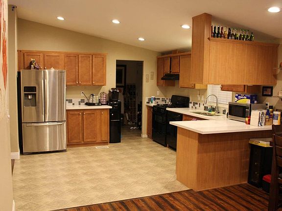 4th image of 165 Blossom Hill Rd Spc 80