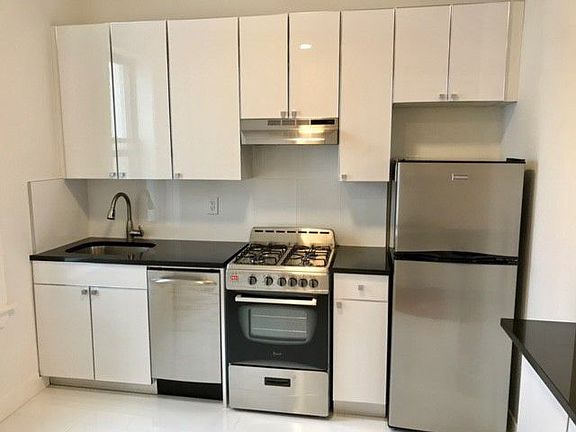3rd image of 3120 32nd St APT 1C