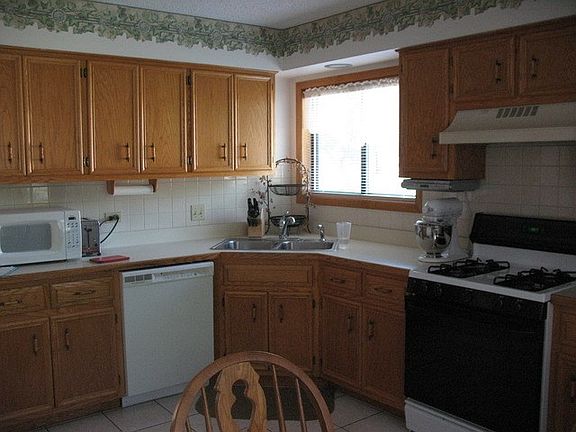 3rd image of 1207 Lakewood Dr