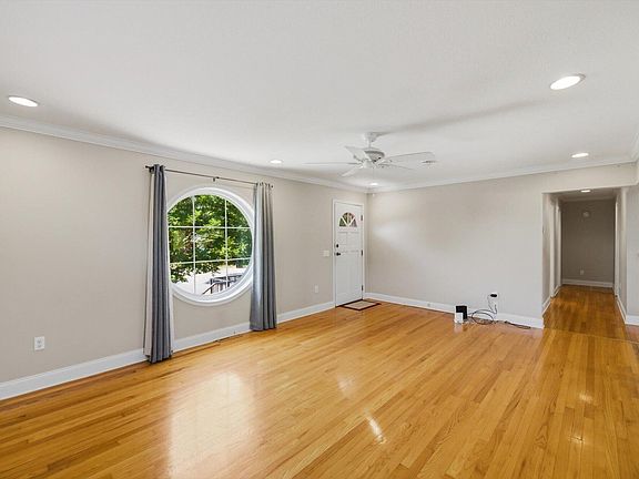 4th image of 1012 Bennett St