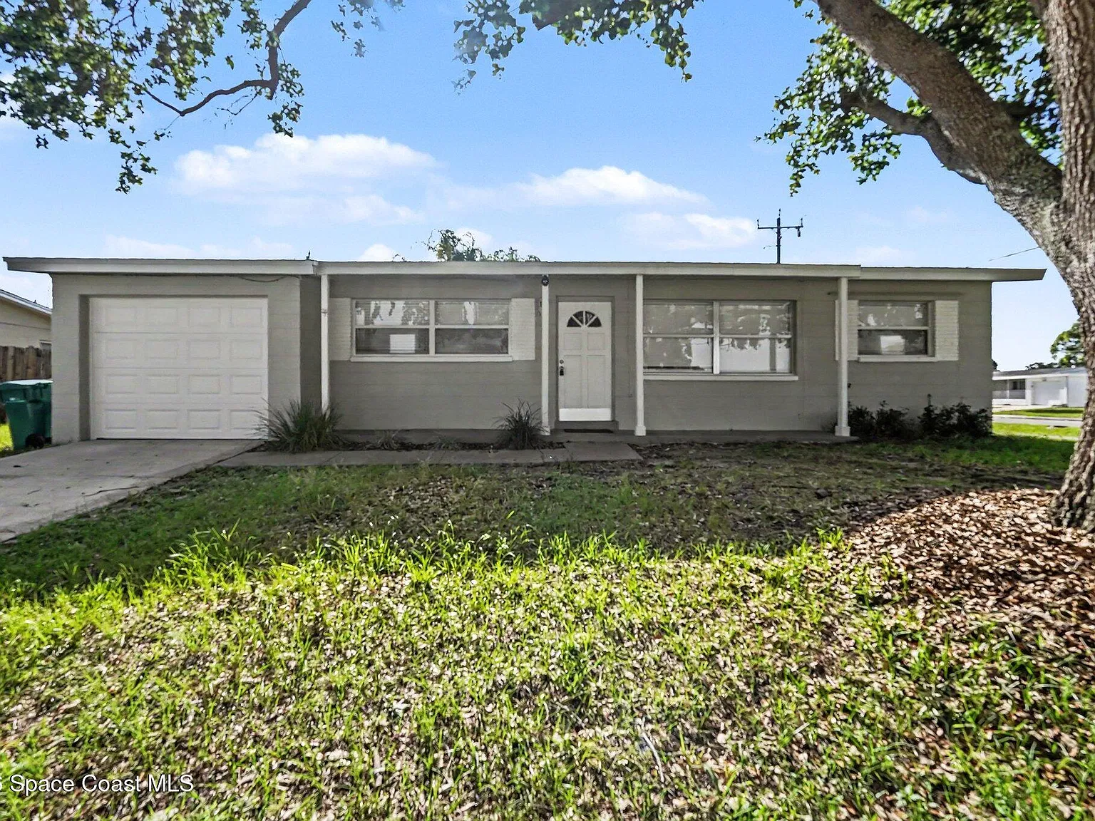 3 bed, 2.0 bath, 1241 sqft, $1,850 — Photo 2