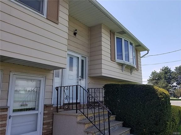 Bay window to show off your precious items