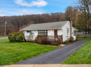 18 Dickerson Mine Rd, Mine Hill, NJ