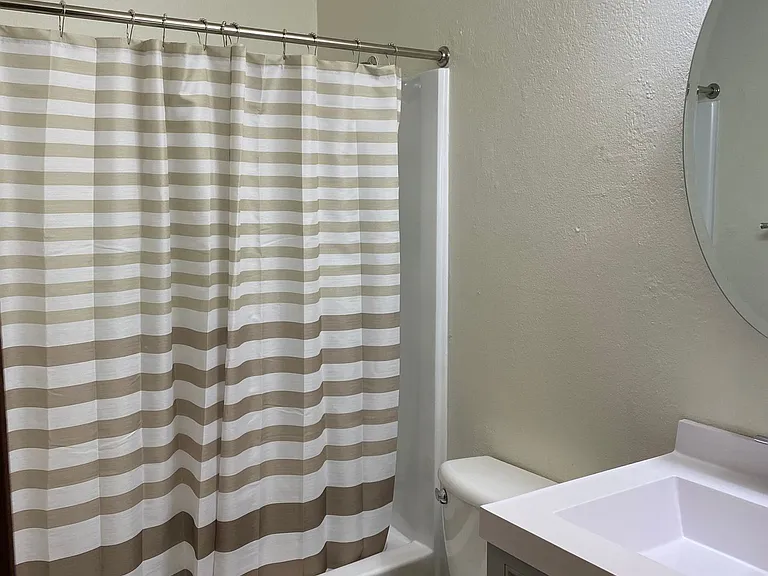 Immaculate Updated 2 Bedroom with 1 Bath — Photo 8