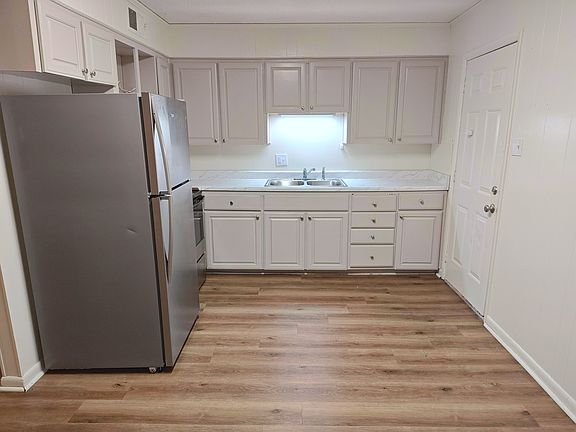 3rd image of 1950 Torreyson St #F