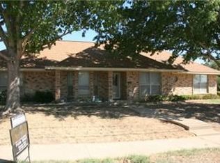 200 Melbourne Rd, Hurst, TX 76053