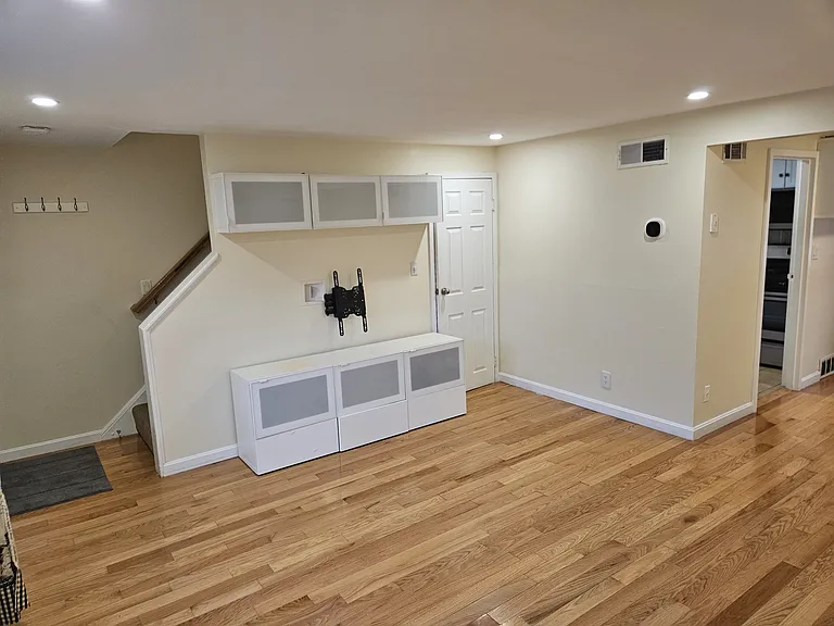 56 Roberts Dr — Photo 3