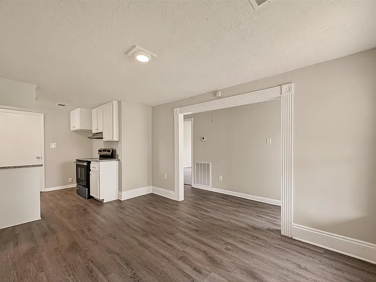 2303 N Cleveland St — Photo 9