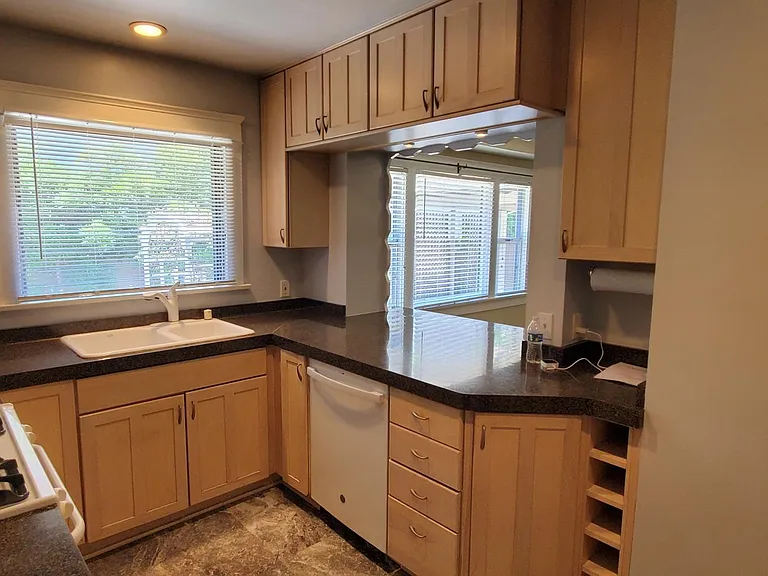 368 Gladys Ave — Photo 11