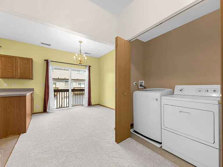 959 Ellsworth Dr — Photo 4