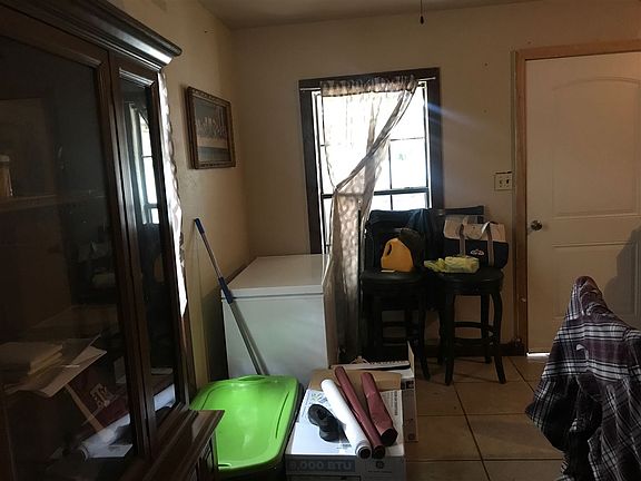 3rd image of 100 N Lakeview Dr