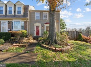 5515 Lakewhite Ct, Fairfax, VA 22032