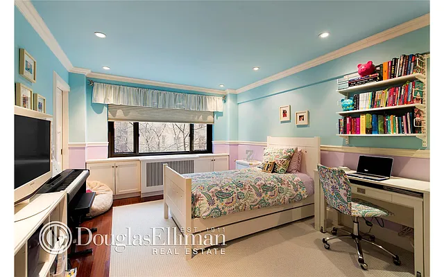 Sold by Douglas Elliman | media 21