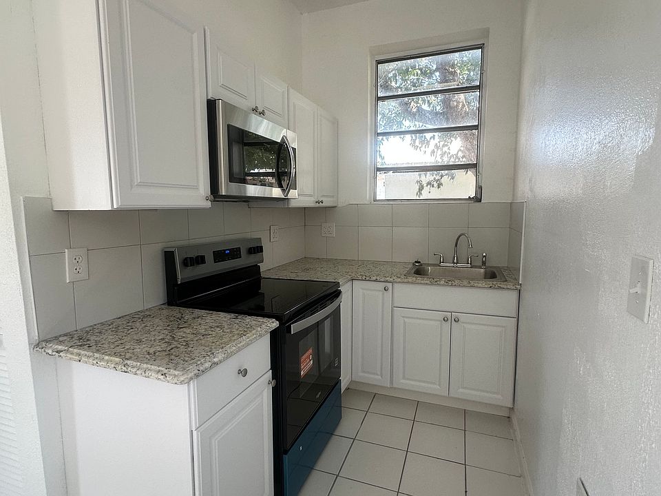 1st image of 320 NE 1st Ct #R